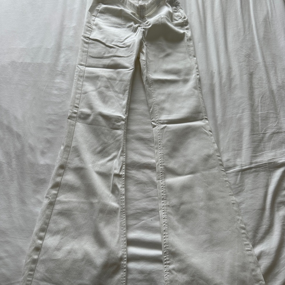 BDG Off-White Frayed Jeans